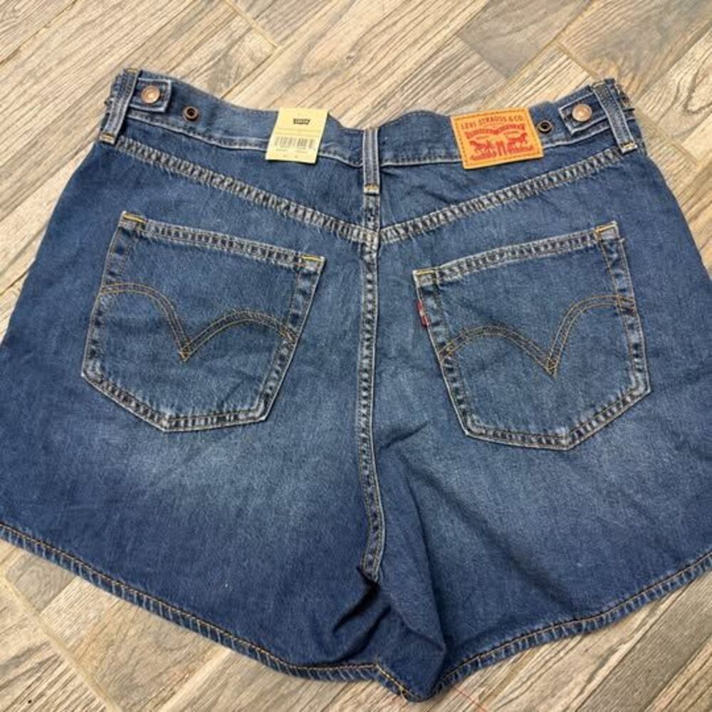Levi Women’s Cinch Mid Thigh Shorts - size 31 NWT